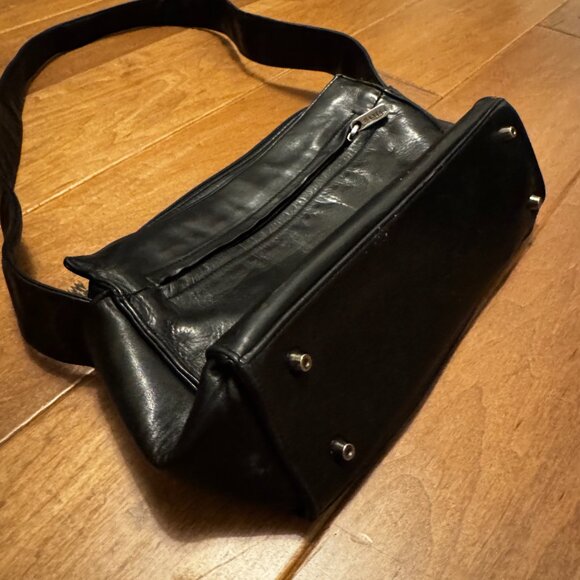 Danier Genuine Leather Shoulder Bag – VGUC – Practical & Stylish - Picture 2 of 8